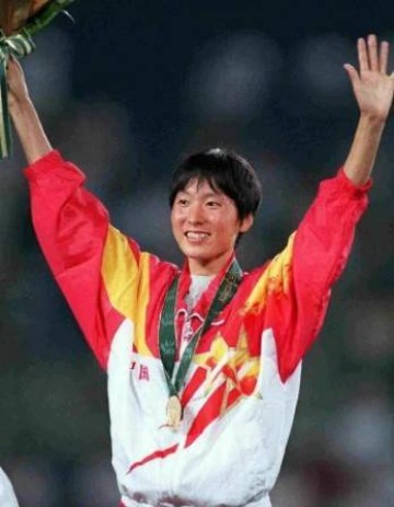 Speed racing-退役后移居美国，3个孩子3个爹，53岁奥运冠军王军霞现在还好吗？|中长跑|婚姻|运动员|人生|传奇_新浪体育_新浪新闻